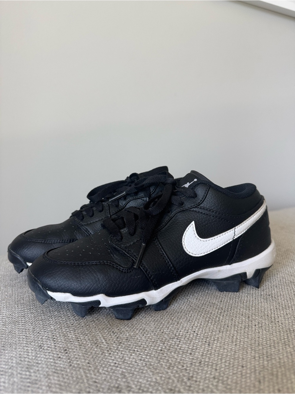 Jordan 1 low molded Kids Black & White Cleats - Youth Sneaker